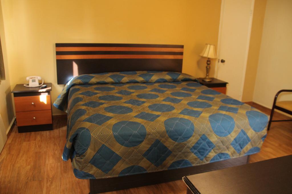 King Motel - Miami Room photo